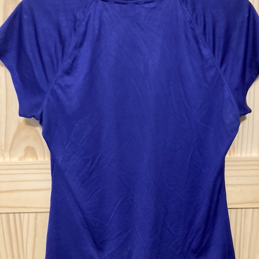 T-Shirt - Picture 2 of 3